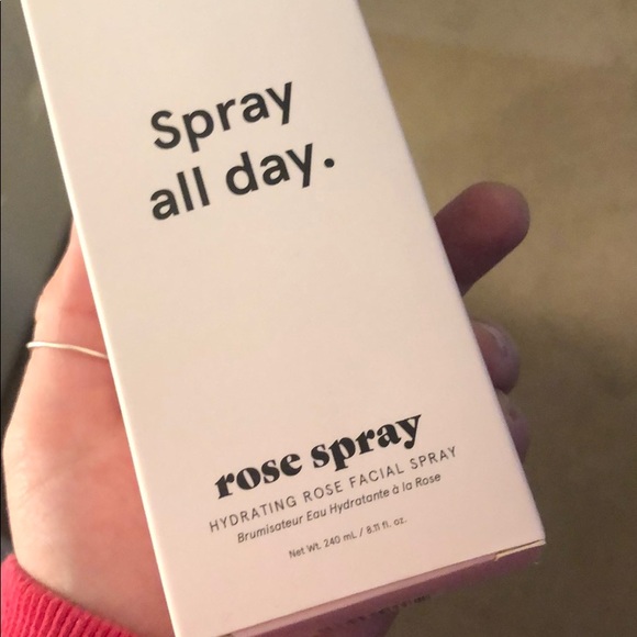 Hydrating facial spray - Picture 3 of 3